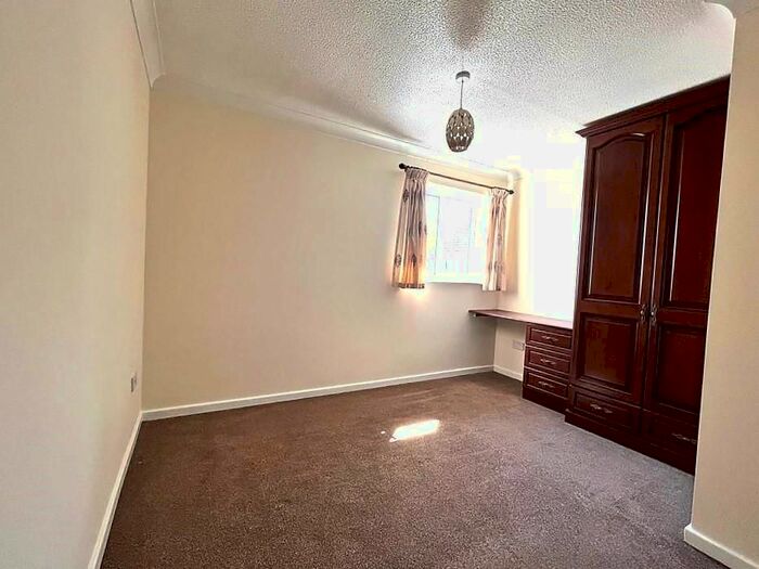 2 Bedroom Property To Rent In Royal Oak Close, Biggleswade, SG18