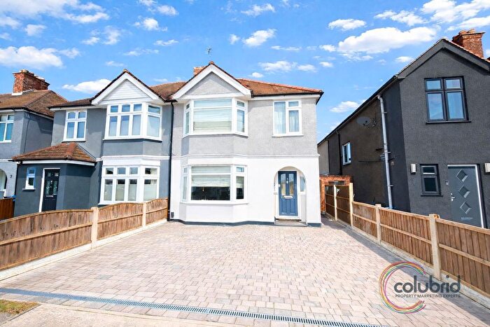 3 Bedroom Semi-Detached House For Sale In Central Road, Stanford-Le-Hope, SS17