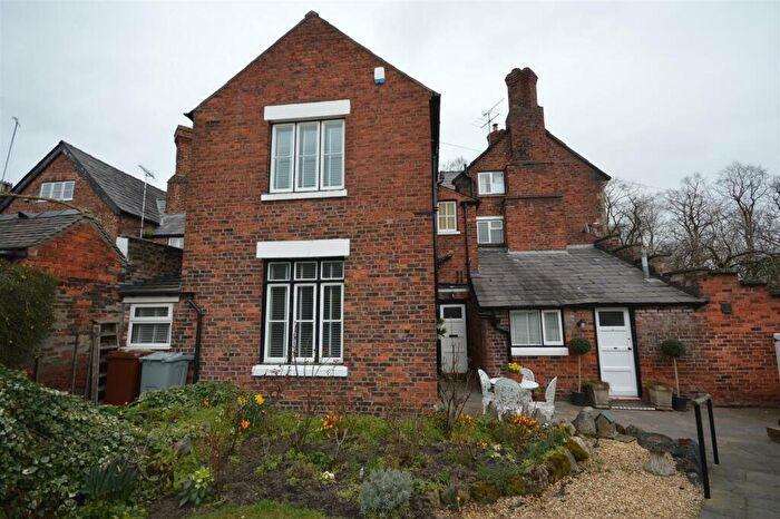 2 Bedroom Town House To Rent In High Street, Sandbach, CW11