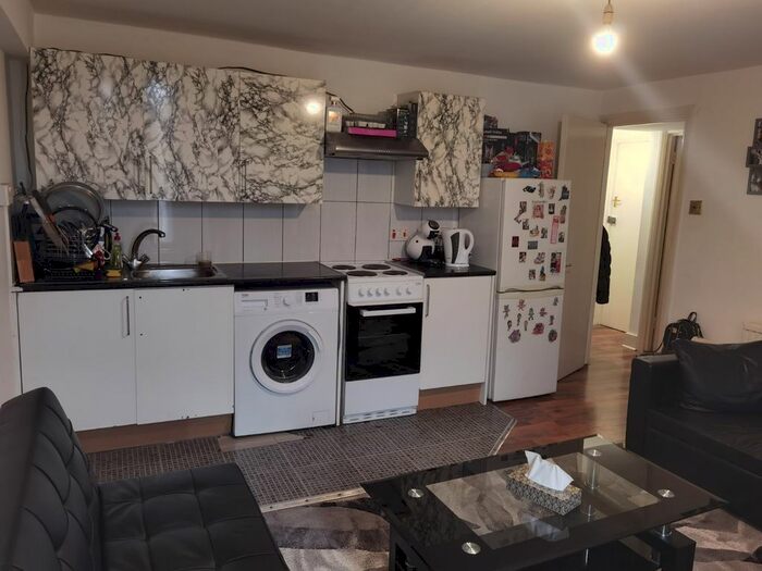 1 Bedroom Flat To Rent In High Road Leytonstone, London, E11
