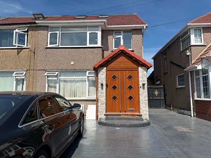 3 Bedroom Detached House To Rent In Wentworth Crescent, Hayes, UB3