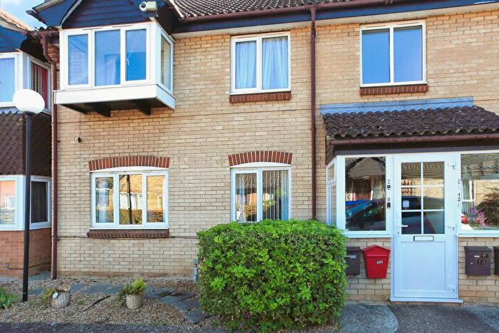 2 Bedroom Flat For Sale In Kimbolton Court, Peterborough, PE1