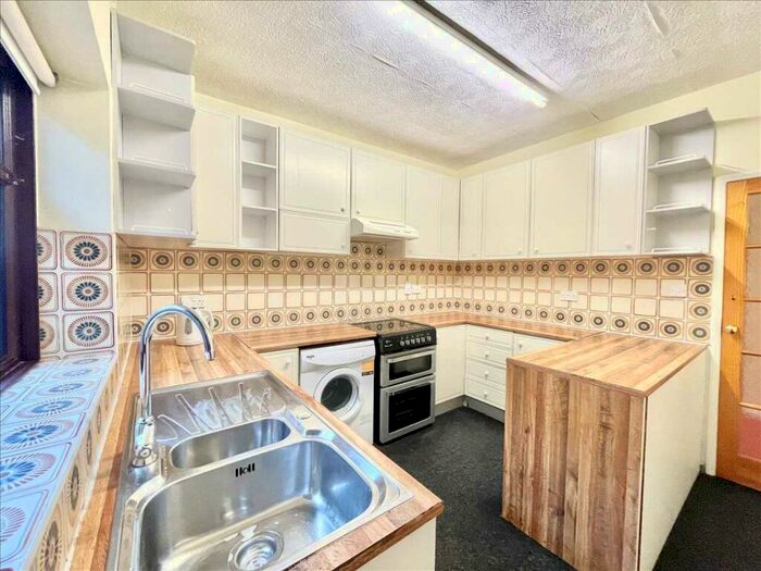 3 Bedroom Bungalow For Sale In Cedar Avenue, Kirkby In Ashfield, NG17