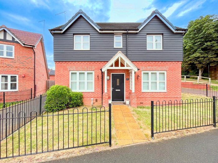 4 Bedroom Detached House To Rent In Harcourt Way, Northampton, NN4