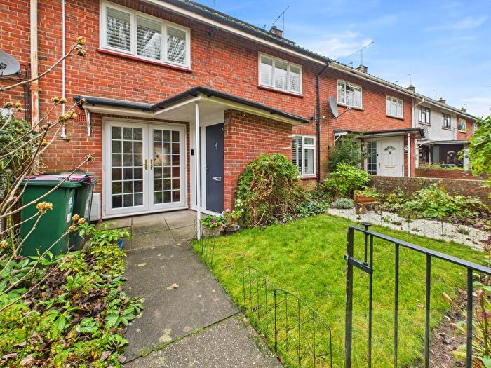 3 Bedroom Terraced House For Sale In Ridgeside, Crawley, RH10