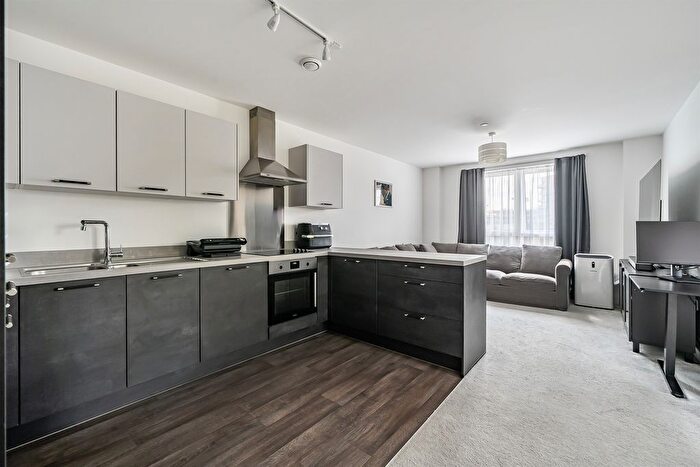 2 Bedroom Flat For Sale In Park Street, Maidenhead, SL6