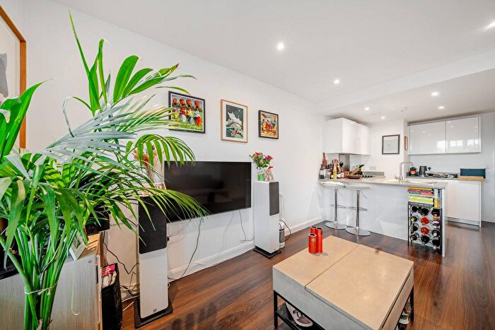 Studio For Sale In Higham House West, Hurlingham, London, SW6