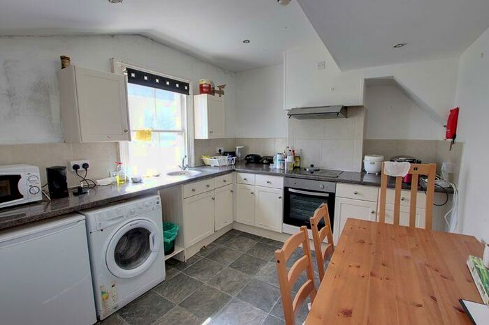 2 Bedroom Flat To Rent In Calton Gardens, Bath, BA2