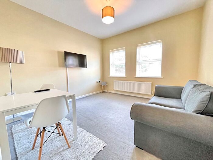 1 Bedroom Property To Rent In Alumhurst Road, Bournemouth, BH4