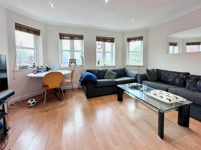 2 Bedroom Flat To Rent In Winchester Road, Southampton, Hampshire, SO16