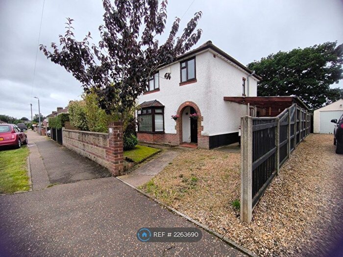 3 Bedroom Semi-Detached House To Rent In Overbury, Norwich, NR6