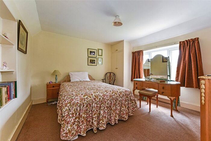 3 Bedroom Cottage For Sale In Chestnut Walk, Tangmere, Chichester, PO20