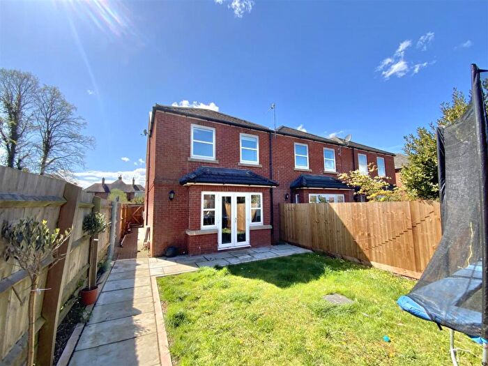 3 Bedroom End Of Terrace House For Sale In Blenheim Avenue, Stony Stratford, Milton Keynes, MK11