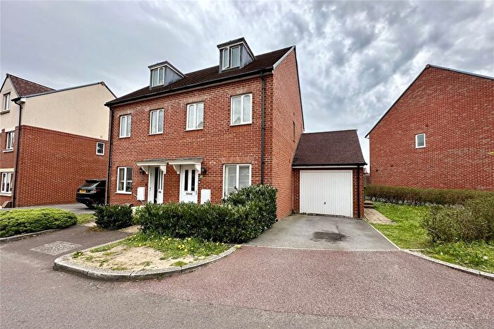 3 Bedroom Semi Detached House For Sale In Cuckoo Lane, Bracknell, Berkshire, RG12