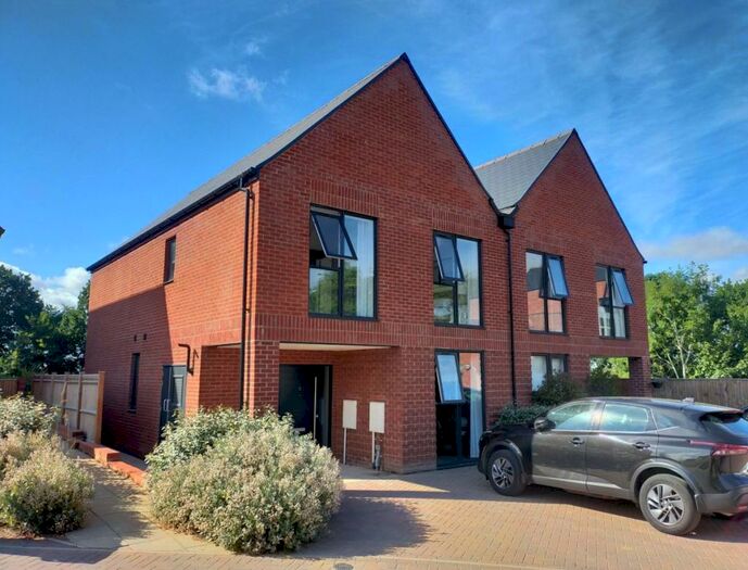 4 Bedroom Semi-Detached House To Rent In Harvey Road, Redhill, RH1