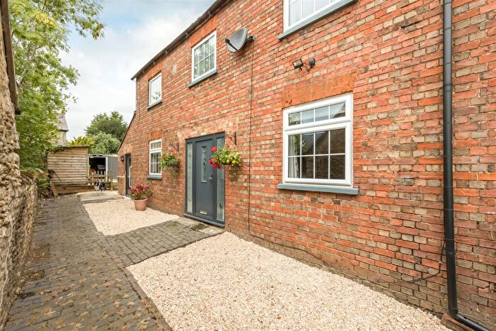 4 Bedroom Detached House For Sale In The Green, Hethe, OX27