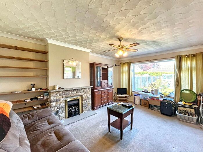 2 Bedroom Semi-Detached Bungalow For Sale In Swan Close, Aylsham, Norwich, NR11