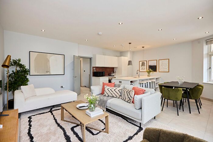 2 Bedroom Flat To Rent In Gable House, Woodborough Road, SW15