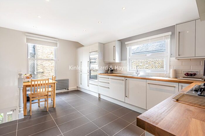 2 Bedroom Flat To Rent In Mellison Road, London, SW17