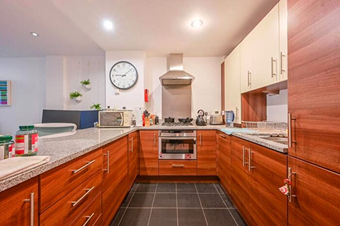 1 Bedroom Flat To Rent In Steward Street, City, London, E1