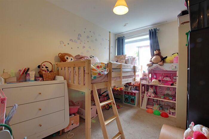 2 Bedroom Flat To Rent In Millicent Grove, London, N13