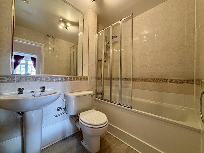 2 Bedroom Flat To Rent In Hanson Close, BR3