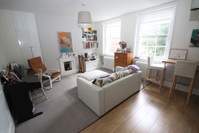 1 Bedroom Flat To Rent In Blackheath Park, SE3
