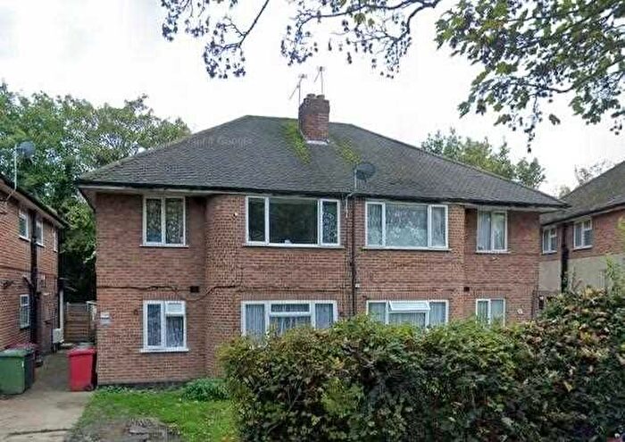 2 Bedroom Maisonette For Sale In Adelphi Gardens, Slough, SL1