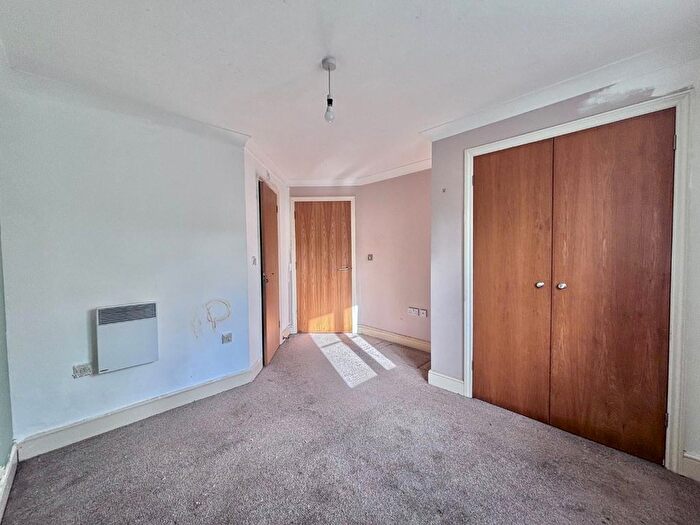 2 Bedroom Flat For Sale In Swan Road, West Drayton, UB7
