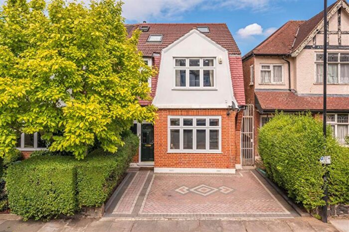 4 Bedroom Semi-Detached House For Sale In Cliffview Road, Ladywell, SE13