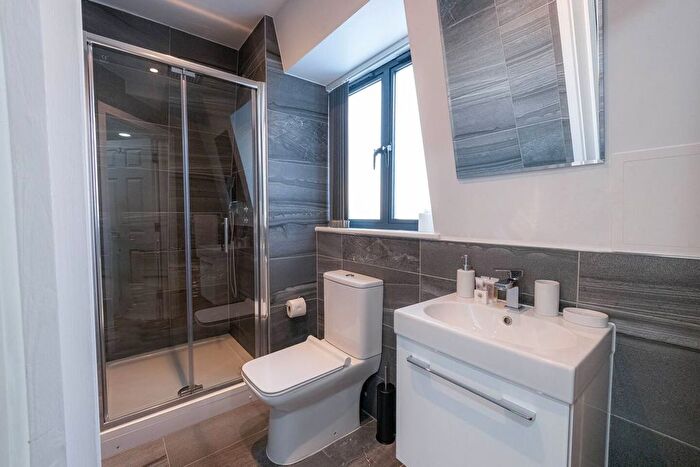 1 Bedroom Flat To Rent In Queens Crescent, Kentish Town, NW5