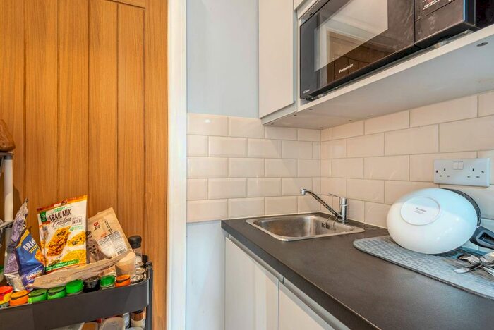 Studio To Rent In Woodchurch Road, South Hampstead, London, NW6