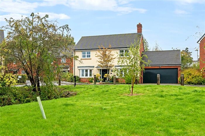 4 Bedroom Detached House For Sale In Langton Avenue, Odiham, Hook, Hampshire, RG29