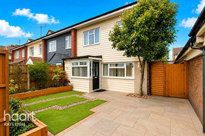 3 Bedroom Terraced House To Rent In Corfe Close, Basildon, SS13