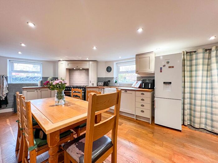 2 Bedroom Cottage For Sale In Church Street, Honley, Holmfirth, HD9
