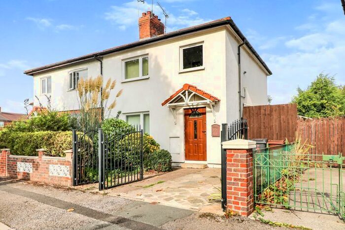 3 Bedroom Semi-Detached House To Rent In The Greenway, Gipsyville, Hull, HU4