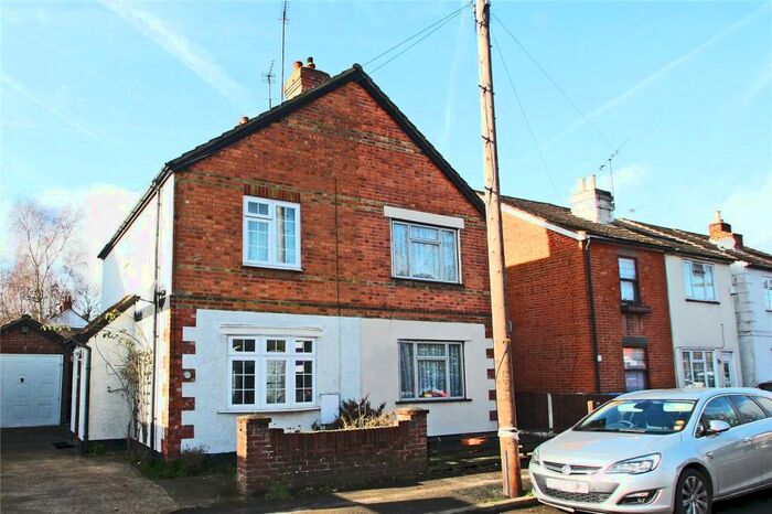 3 Bedroom Semi-Detached House To Rent In Addlestone, Surrey, KT15