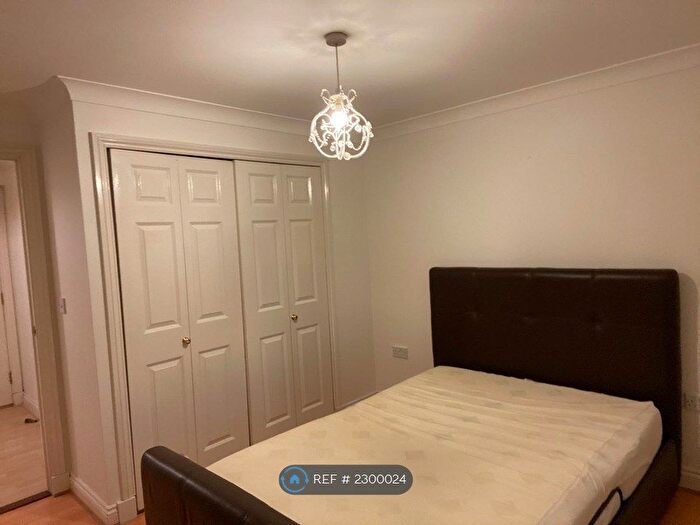 1 Bedroom Flat To Rent In Draymans Court, London, SW9