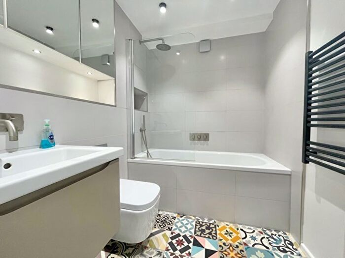 2 Bedroom Flat To Rent In Ainsley Street, London, E2