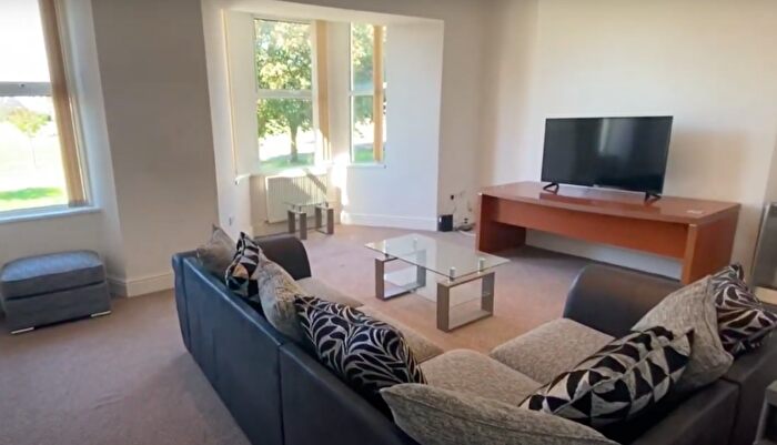 3 Bedroom Maisonette To Rent In Lipson Road, Plymouth, PL4