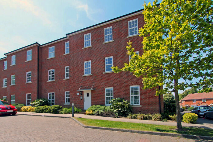 1 Bedroom Apartment To Rent In Carisbrooke Court, North Square, PO17