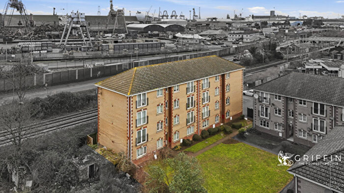 2 Bedroom Flat For Sale In Dock Road, Tilbury, RM18