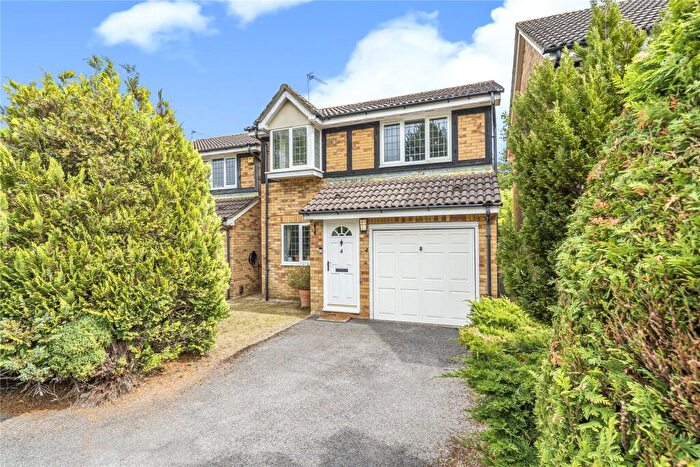 3 Bedroom Detached House For Sale In Kerria Way, West End, Woking, Surrey, GU24