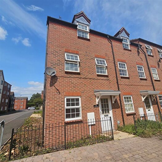 4 Bedroom Town House To Rent In Paper Mill Cottages, Retford, DN22