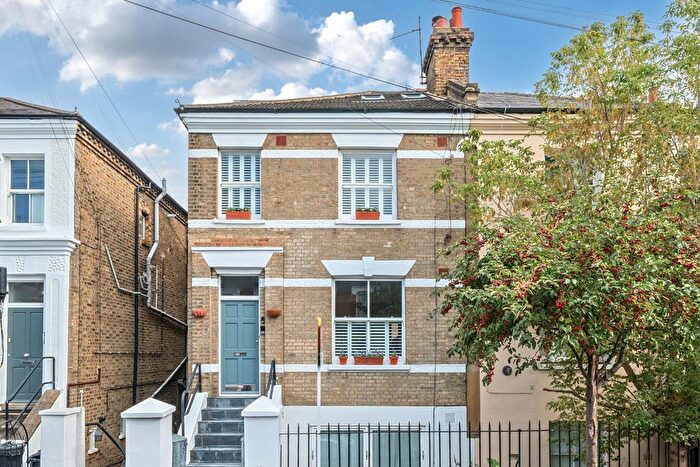 3 Bedroom Flat For Sale In Stanbridge Road, Putney, London, SW15