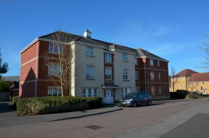 2 Bedroom Flat To Rent In Kingswood Close, Whiteley, Fareham, PO15
