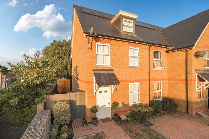 4 Bedroom End Of Terrace House For Sale In Stead Close, Chislehurst, BR7
