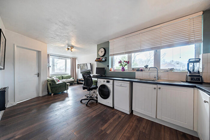 2 Bedroom Apartment For Sale In Stembridge Road, London, SE20