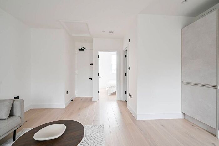 1 Bedroom Flat To Rent In Kingsland Road, Hoxton, E2