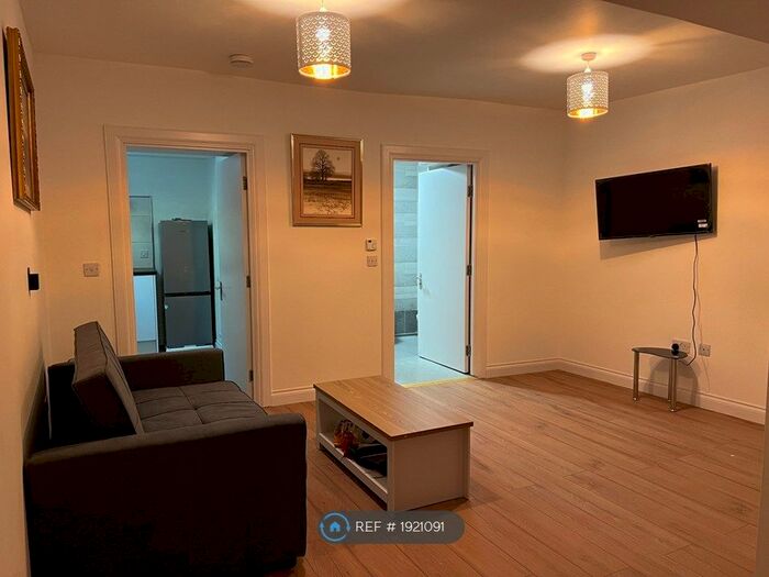 1 Bedroom Flat To Rent In Wellmeadow Street, Paisley, PA1